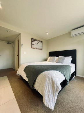 Queenstown Studio - 5mins to Airport - AirCond - Free Wifi - Walk to Centre